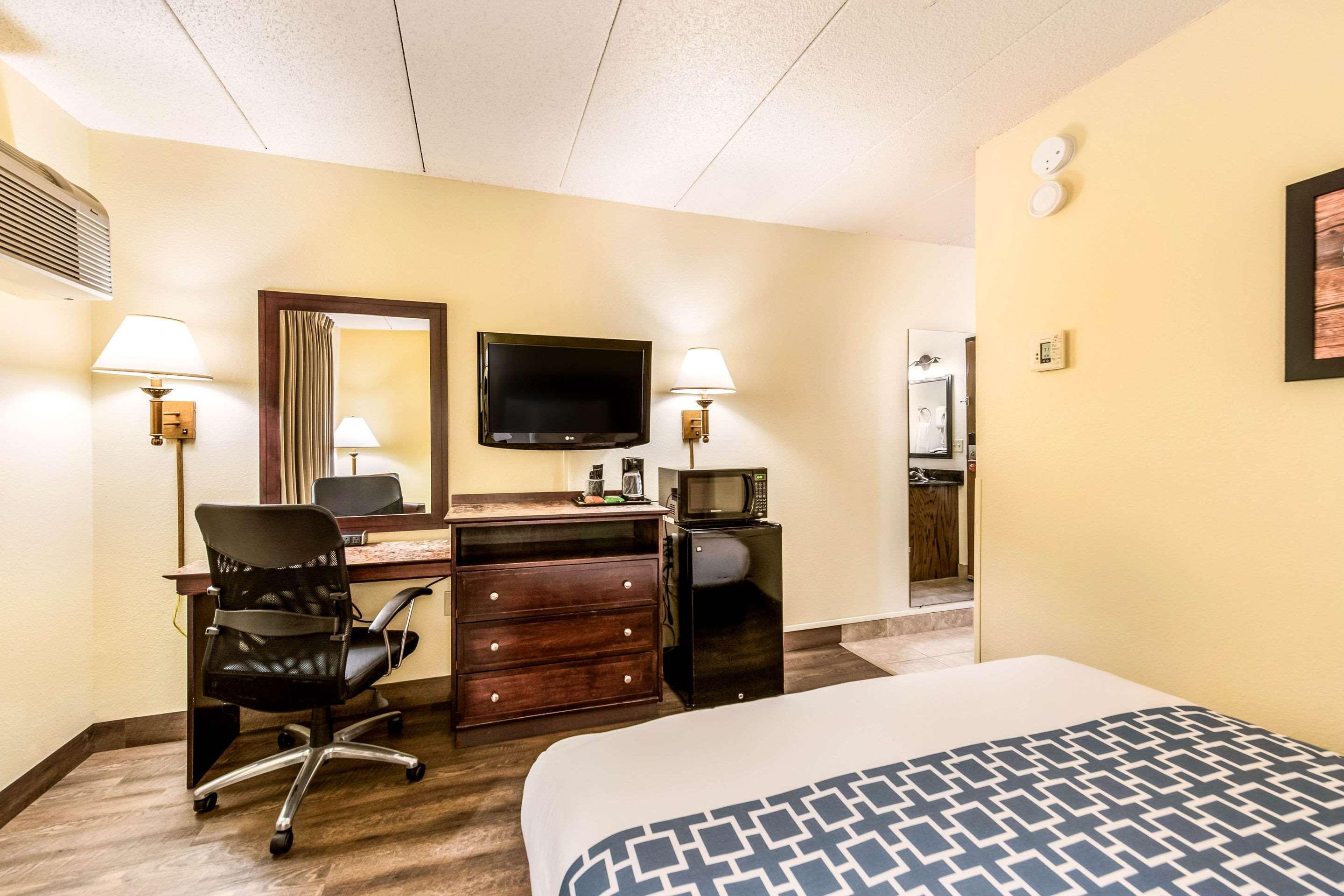 Econo Lodge Mayo Clinic Area Рочестер Экстерьер фото