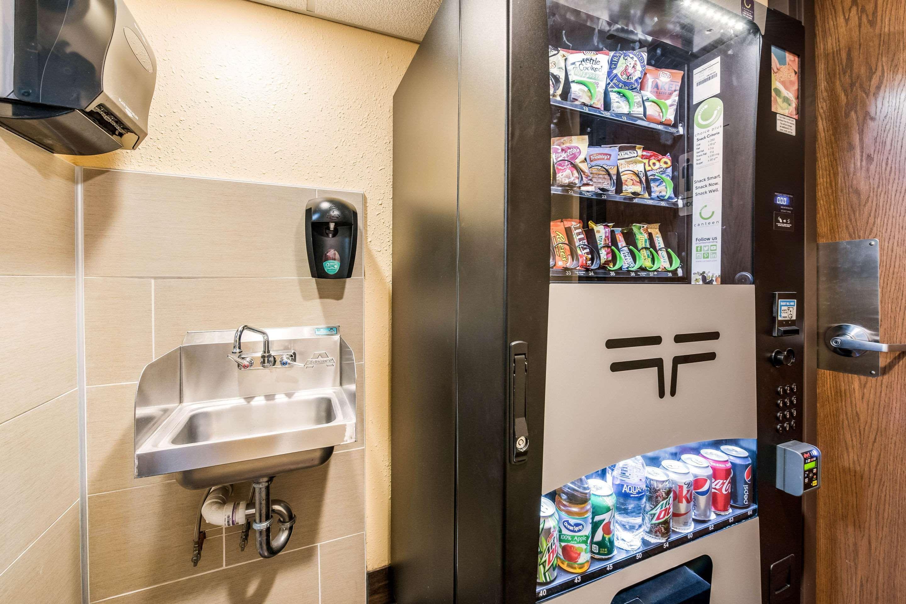Econo Lodge Mayo Clinic Area Рочестер Экстерьер фото