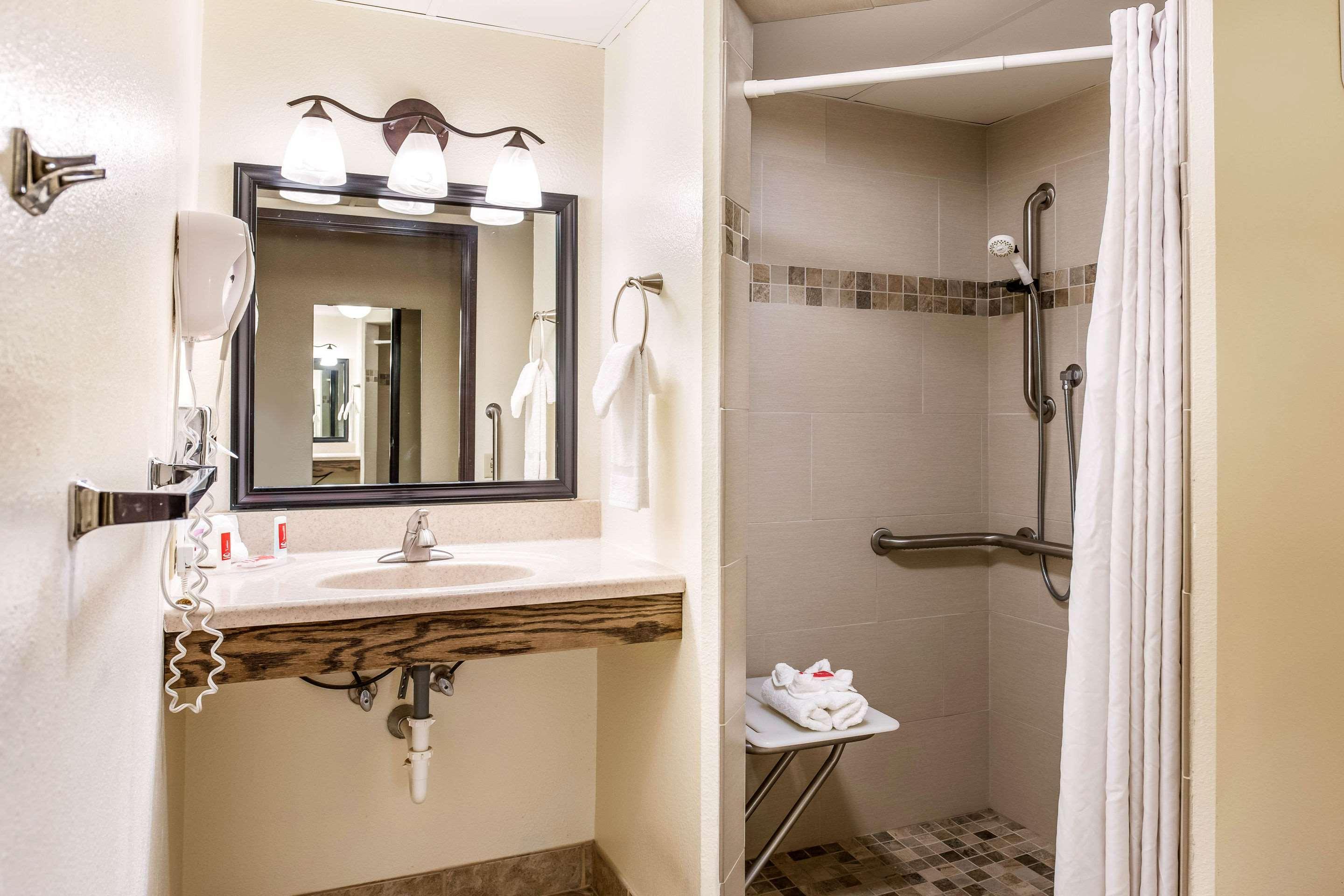 Econo Lodge Mayo Clinic Area Рочестер Экстерьер фото